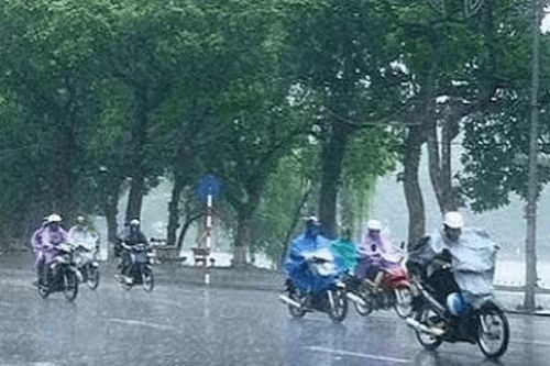 Cảnh báo dông lốc ở Hà Nội, trên biển có gió giật cấp 8