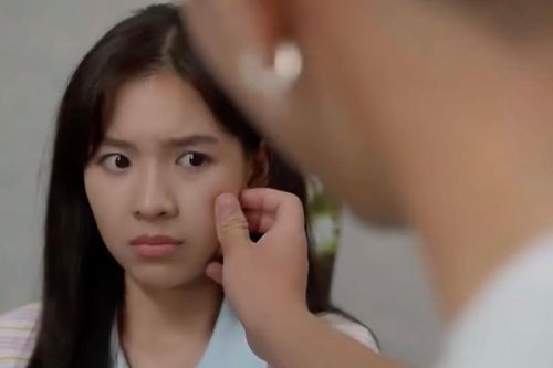 'Xóm nhỏ' tập 8: Trâm lúng túng trước hành động tình cảm của Phong