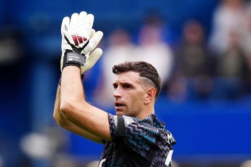 Thủ môn Dibu Martinez báo tin cực vui cho Chelsea