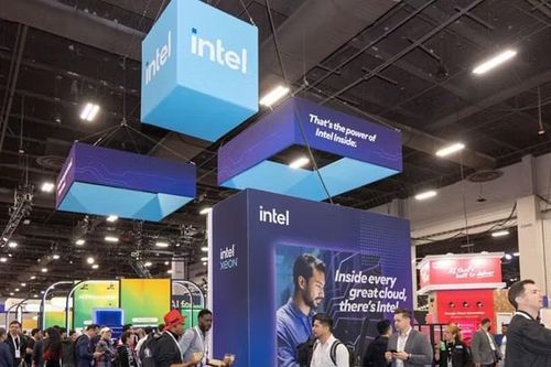 Chỉ trong một ngày, cổ phiếu Intel lao dốc 21%, Google bị 'thổi bay' 500 tỷ USD