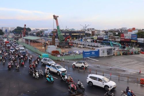 Cấm xe tải, ô tô khách đường cửa ngõ TPHCM để thi công ga ngầm metro số 2