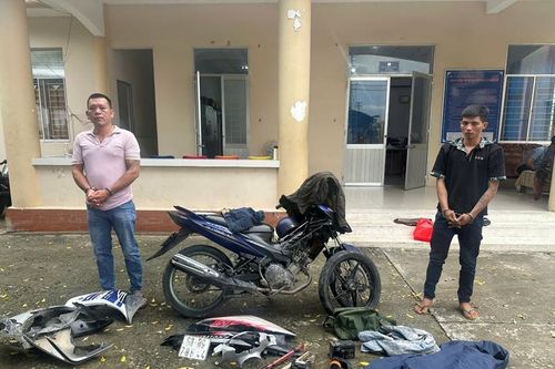 Truy bắt 2 đối tượng dùng súng điện tự chế uy hiếp, cướp tài sản
