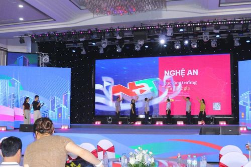 Tổng duyệt chương trình Gặp mặt kỷ niệm 70 năm Phát thanh, 65 năm Báo Nghệ An và 50 năm Truyền hình
