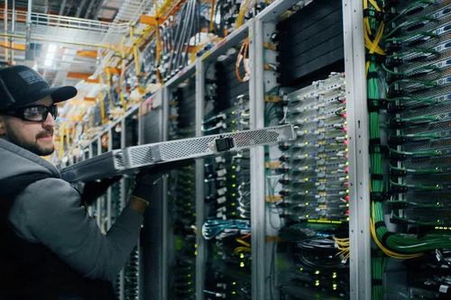 Big Tech đổ tiền vào trung tâm dữ liệu AI, Phố Wall bắt đầu lo ngại