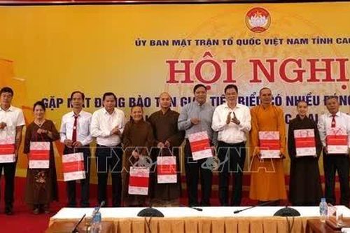 Lan tỏa những tấm gương tiêu biểu trong đồng bào các tôn giáo