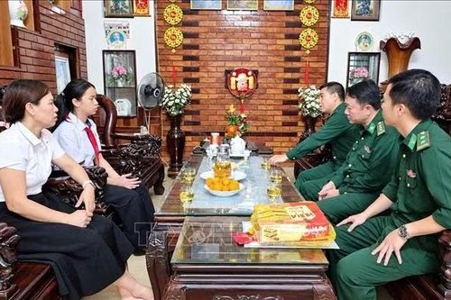 Tiếp nối nghĩa tình đồng đội, chăm lo con của các liệt sĩ Biên phòng