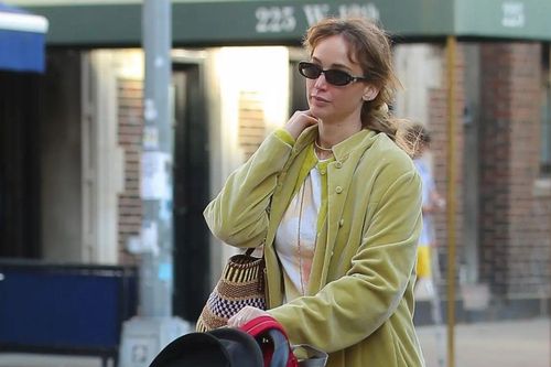Jennifer Lawrence lộ diện bên con trai sau khi công khai phẫu thuật thẩm mỹ