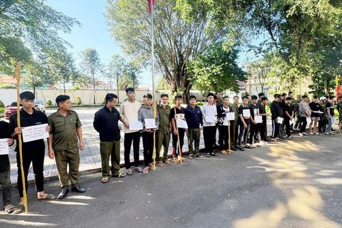 Khởi tố 20 đối tượng mang hung khí hỗn chiến trong đêm