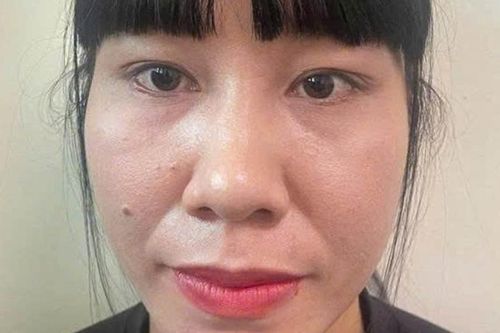 Bắt người phụ nữ ném mắm tôm vào chủ tiệm bánh ngọt