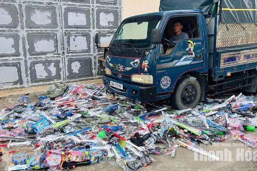 Bánh kẹo, đồ chơi không rõ nguồn gốc vẫn len lỏi thị trường