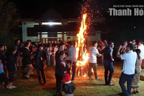 Ấm tình quân dân