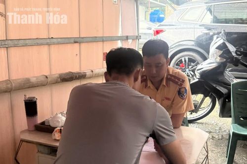 Xác minh, xử lý lái xe ô tô lắp thêm đèn phía sau