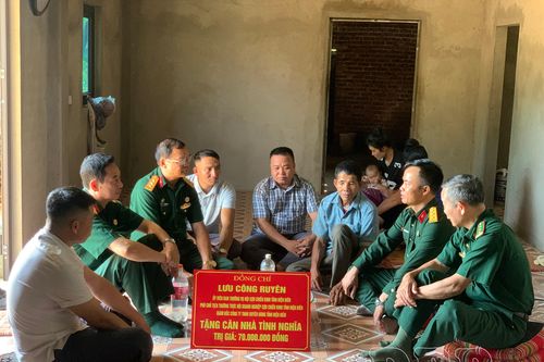 Trao tặng 2 nhà tình nghĩa tại xã Mường Luân