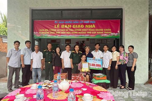 Xã Phú Hựu: Bàn giao nhà ở cho con đẻ người hoạt động kháng chiến bị nhiễm chất độc hóa học