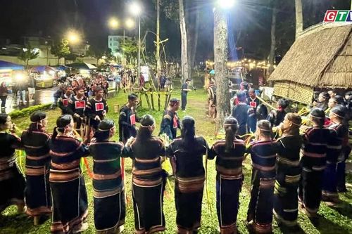Cồng chiêng Tây Nguyên và võ cổ truyền Bình Định kết hợp