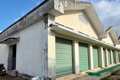 Nhà lồng chợ Phù Cát xây dựng dang dở, tiểu thương mòn mỏi chờ