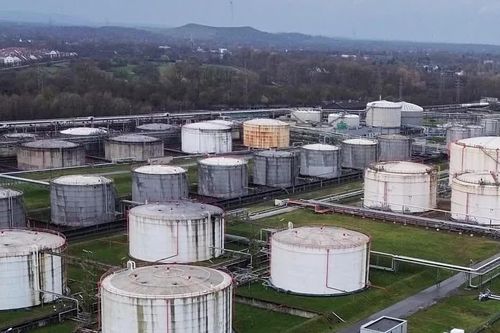 Châu Âu giải phóng 42,6 triệu thùng dầu dự trữ, giá xăng dầu thế giới có hạ nhiệt?