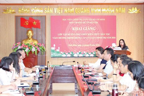 Tăng cường công tác giáo dục chính trị, tư tưởng cho cán bộ, đảng viên ở cơ sở