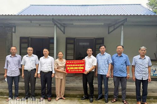 Khánh thành, trao nhà Đại đoàn kết cho hộ có hoàn cảnh khó khăn tại xã Ninh Cường