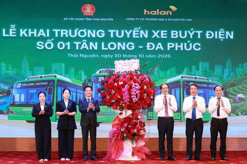 Khai trương tuyến xe buýt điện đầu tiên tại Thái Nguyên