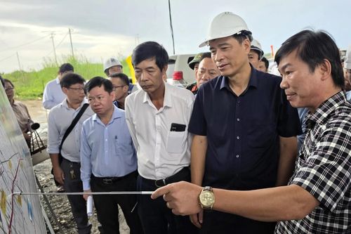 Thứ trưởng Nguyễn Minh Hà yêu cầu bảo đảm nguồn cát, tăng tốc thi công cao tốc