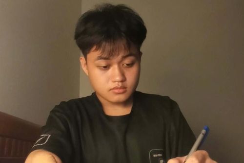 Viết tiếp ước mơ bằng bàn tay trái