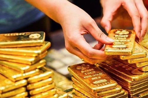 Chia nhỏ tiền mua vàng né chuyển khoản, người vi phạm đối mặt rủi ro gì?