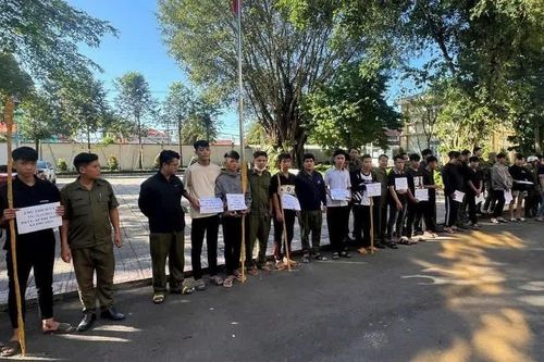 Bắt tạm giam 20 đối tượng mang hung khí hỗn chiến trong đêm