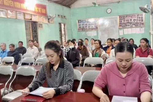 Tập huấn phòng, chống dịch bệnh gia súc, gia cầm cho 42 hộ chăn nuôi xã Đông Khê