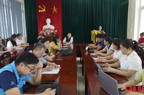 Chi cục Dân số hướng dẫn chuyên môn chăm sóc người cao tuổi tại nhà, tại cộng đồng