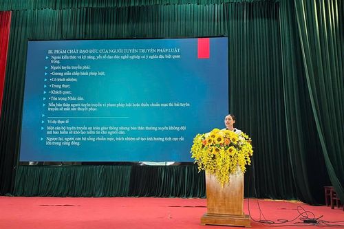 Nâng cao năng lực pháp luật cho cán bộ cơ sở trước yêu cầu mới