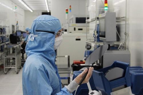 STMicroelectronics tăng 46,2% doanh thu chip quang và RF