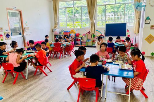 Đề xuất 'giám sát không được cản trở tổ chức bữa ăn bán trú': Phụ huynh nói gì?