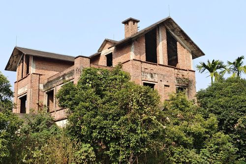 Biệt thự bỏ hoang ở Bắc Ninh: Cỏ dại mọc um tùm, nơi nuôi gà, vịt