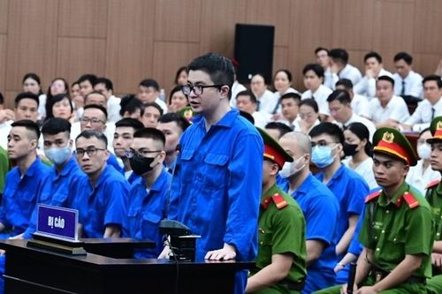 Bố đẻ Mr Pips khai việc chi 100.000 USD 'chạy' giám định tâm thần cho con