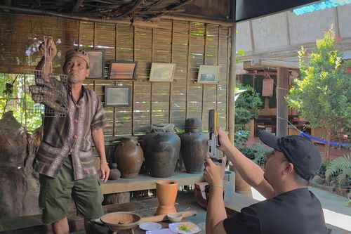 Cha con người M'nông hút triệu view nhờ đưa chuyện hòa giải lên mạng