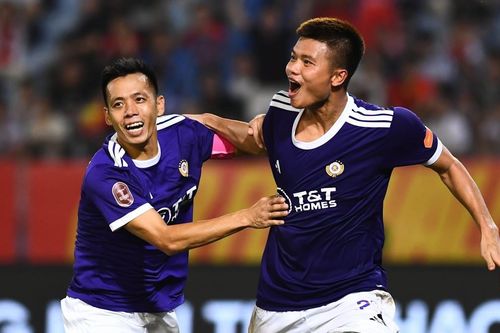 Aymeric lập siêu phẩm phút bù giờ, Hà Nội FC đánh bại Ninh Bình