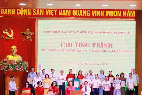 Phường Thanh Xuân tiếp nhận gần 1,7 tỷ đồng ủng hộ Quỹ vì người nghèo