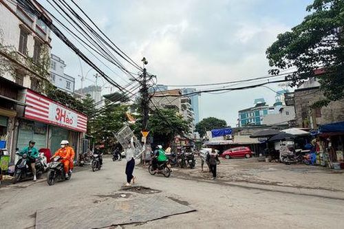 Cận cảnh tuyến đường dài 828m dang dở gần một thập kỷ ở Hà Nội