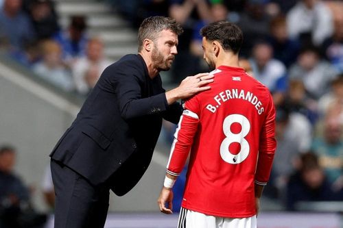 Thái độ trái ngược của CĐV MU với Carrick và các học trò