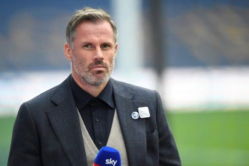 Aston Villa kiện Carragher vì phát ngôn liên quan tới MU