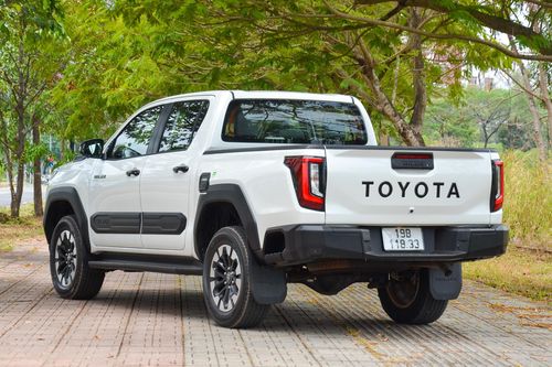 Hơn 2.600 bán tải Toyota Hilux tại Việt Nam gặp lỗi phần mềm