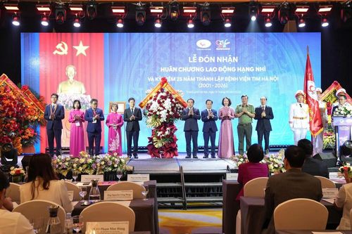 Bệnh viện Tim Hà Nội đón nhận Huân chương Lao động Hạng Nhì, mở màn 'kỉ nguyên đột phá trong tim mạch'