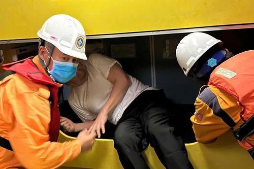 Thành phố Hồ Chí Minh: Khẩn trương ra biển đưa thuyền viên nước ngoài về bờ cấp cứu