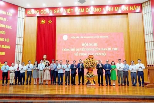 Công bố quyết định của Ban Bí thư về công tác cán bộ tại Viện Hàn lâm Khoa học xã hội Việt Nam