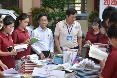 Những tủ sách lớp học góp phần xây dựng xã hội học tập suốt đời