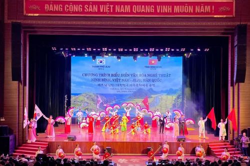 Thắt chặt tình hữu nghị Việt Nam-Hàn Quốc qua chương trình giao lưu văn hóa nghệ thuật tại Ninh Bình