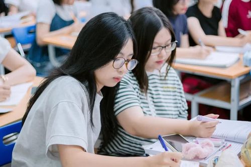Bộ GD - ĐT yêu cầu các trường đại học thu học phí theo tháng, chỉ thu gộp khi sinh viên tự nguyện