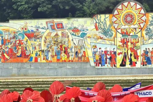 [GALLERY] Lần đầu có điểm cầu Chung kết Olympia, Phú Thọ huy động hơn 5.000 người cổ vũ