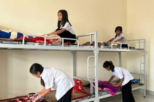 Hơn 300 học sinh của một trường học biên giới bước vào sinh hoạt nội trú